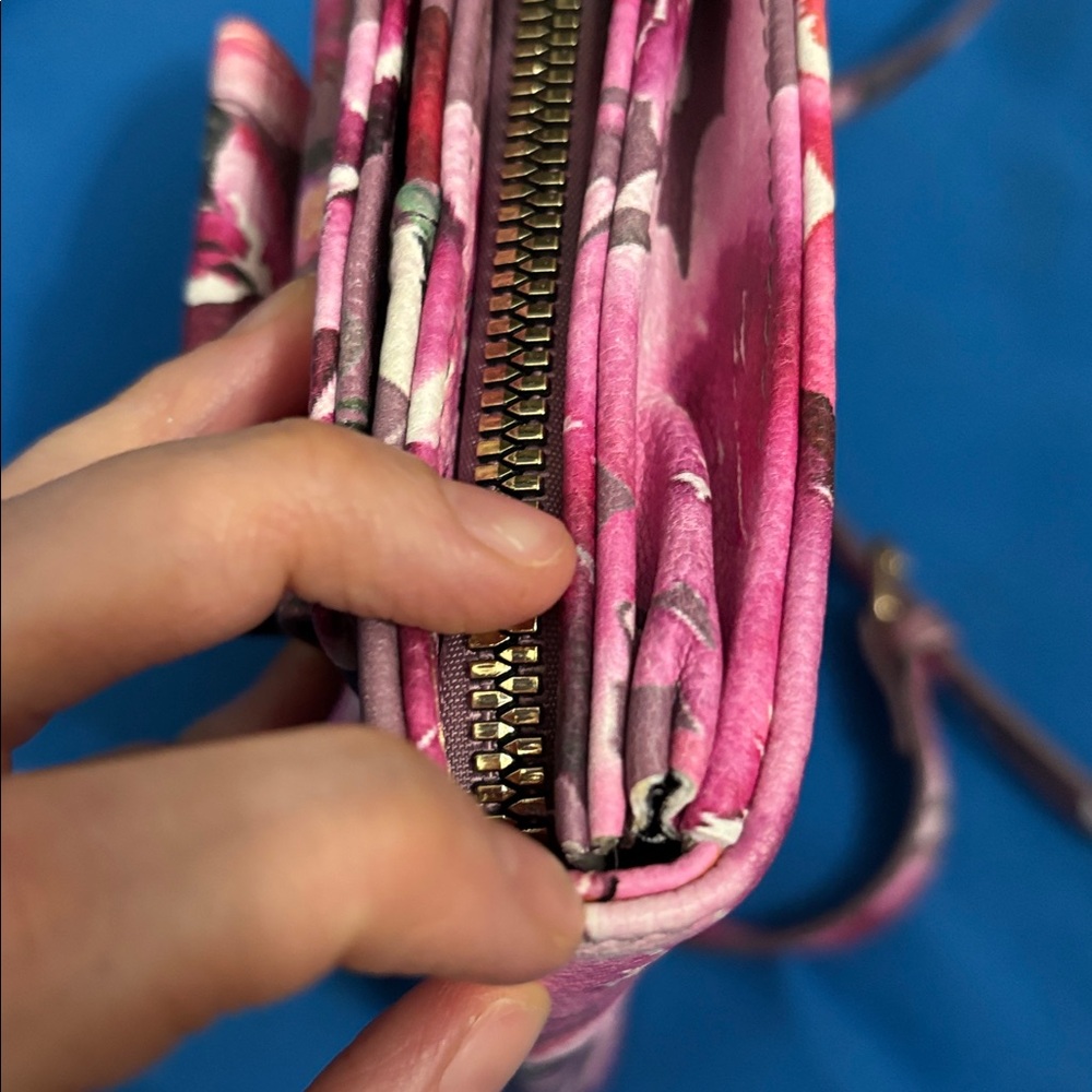 Betsey Johnson Shoulder And Crossbody Purse FloralDesign Adjustable Straps NWOTS - Picture 12 of 13